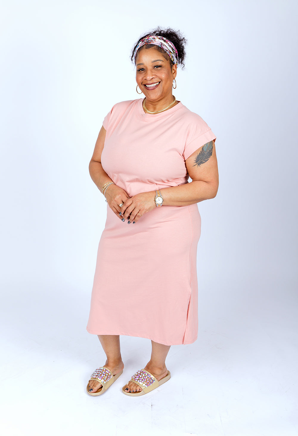 PLUS SIZE ROUND NECK SHORT SLEEVE MIDI DRESS W/ SLITS| TAN ROSE
