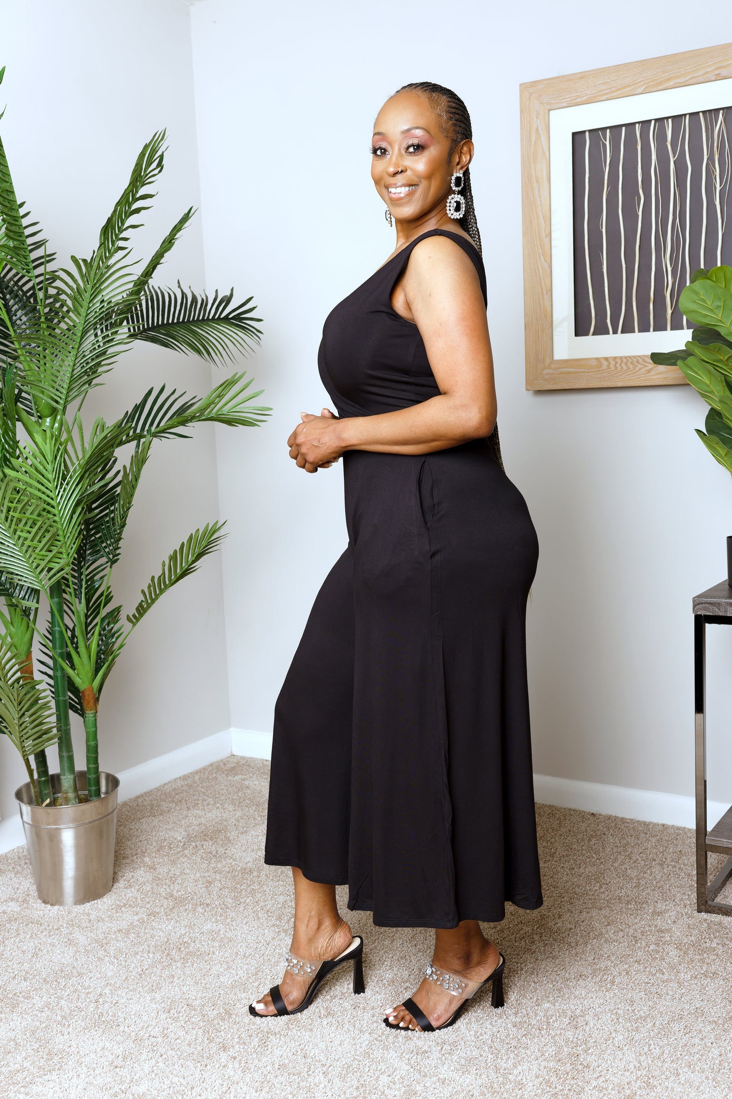 SURPLICE NECKLINE SLEEVELESS JUMPSUIT W/ POCKETS| BLACK