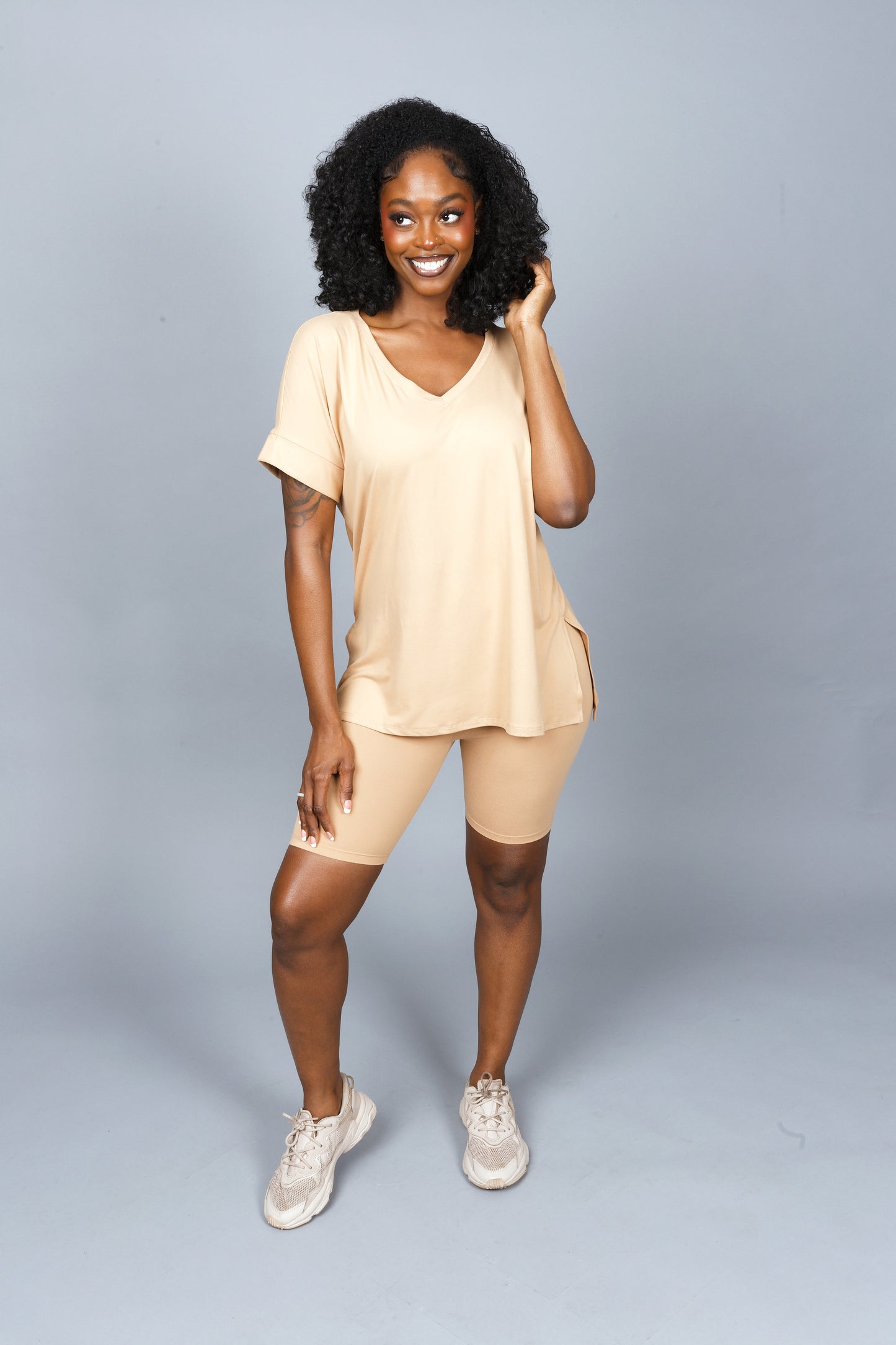 MICROFIBER OVERSIZED V-NECK HI-LOW HEM TOP W/BIKER SHORTS SET- BUTTERSCOTCH