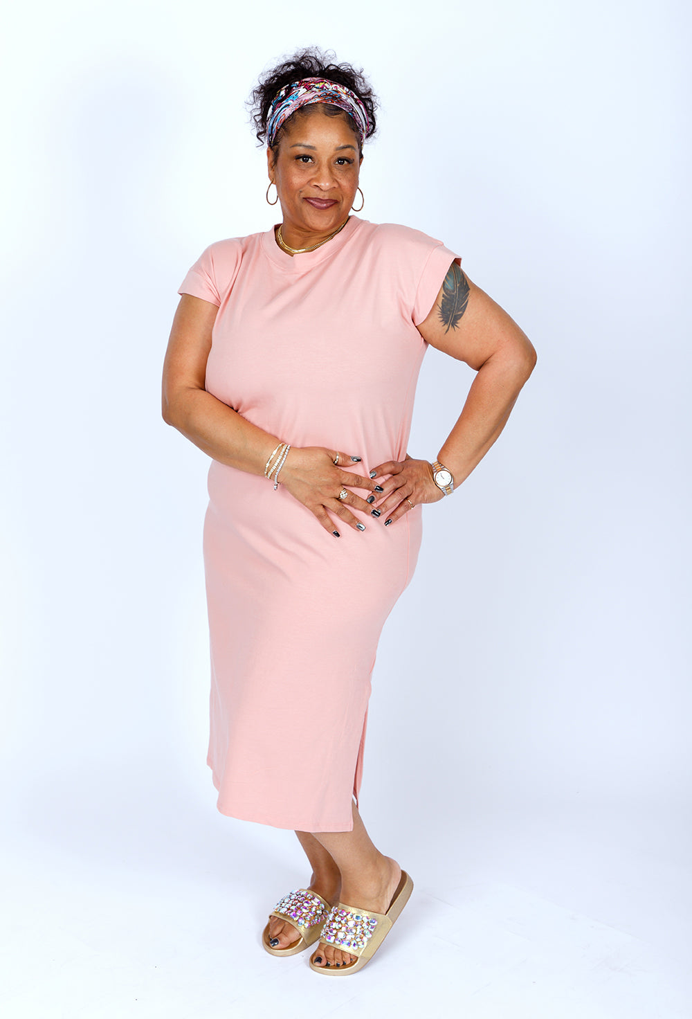 PLUS SIZE ROUND NECK SHORT SLEEVE MIDI DRESS W/ SLITS| TAN ROSE